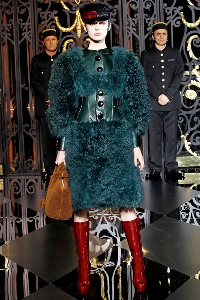 Look 27